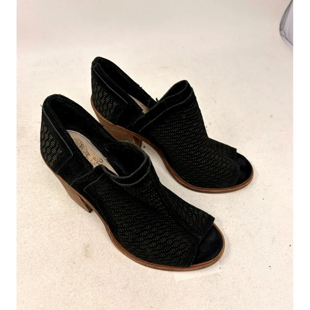 Vince Camuto Black Peep Toe Cutout Suede Booties Heels Women's US 7.5 M Ankle